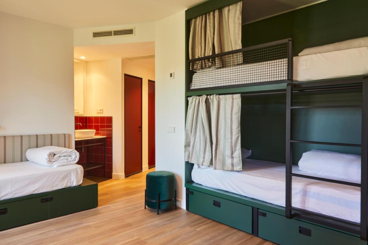 Latroupe Prado Hostel Madrid Exterior photo