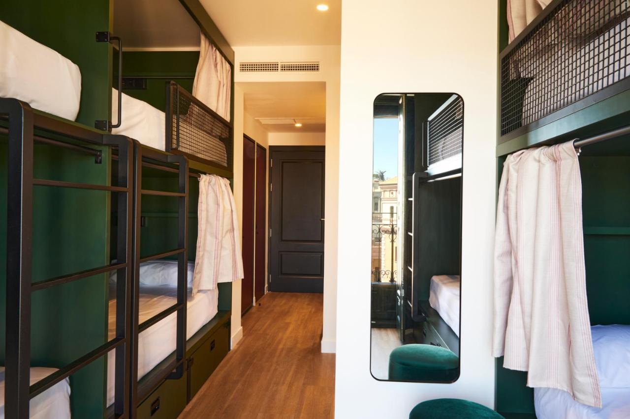 Latroupe Prado Hostel Madrid Exterior photo