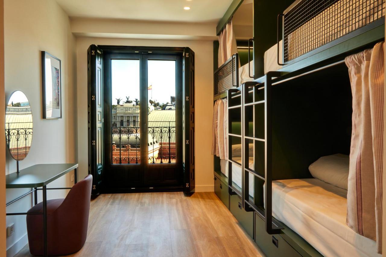 Latroupe Prado Hostel Madrid Exterior photo