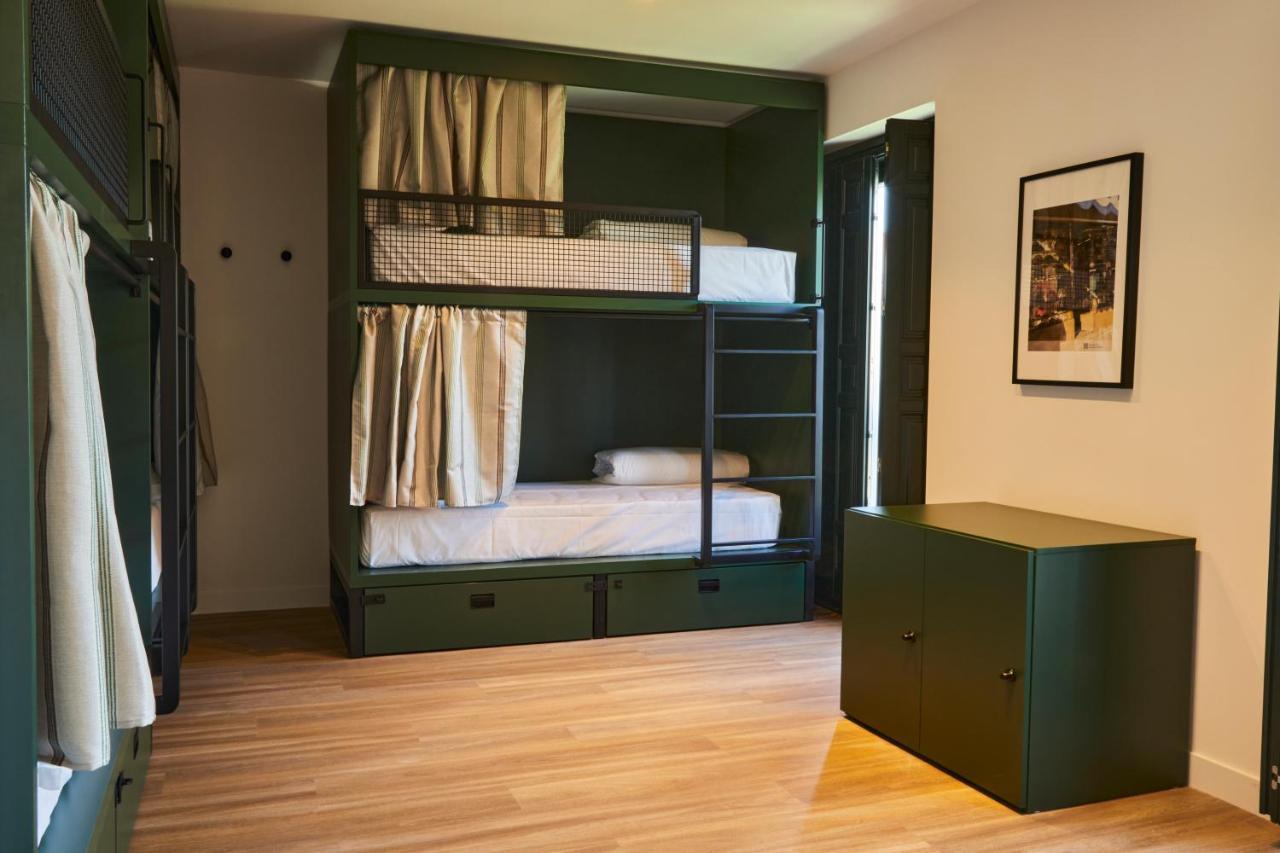 Latroupe Prado Hostel Madrid Exterior photo