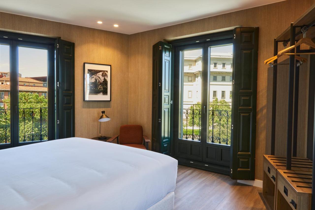 Latroupe Prado Hostel Madrid Exterior photo