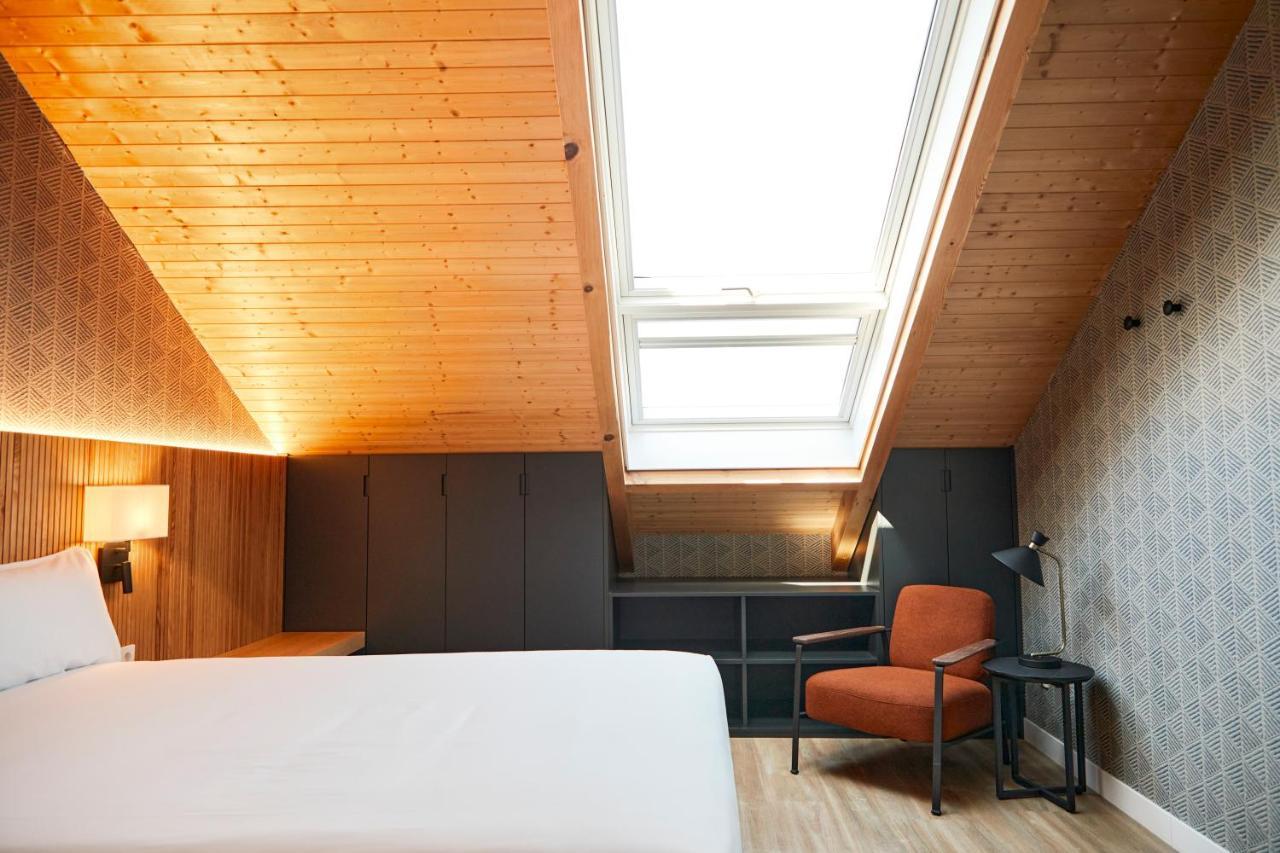 Latroupe Prado Hostel Madrid Exterior photo