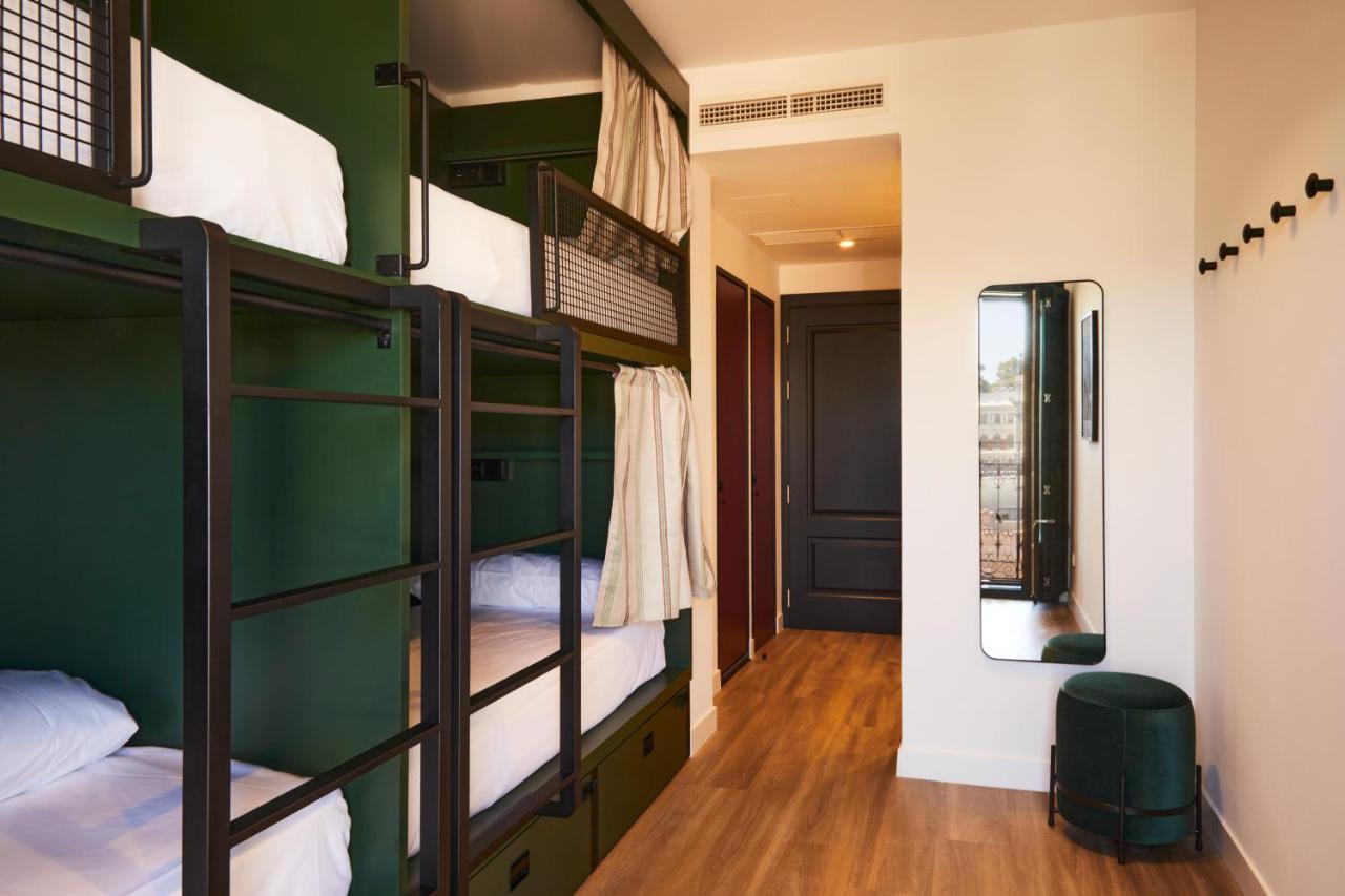 Latroupe Prado Hostel Madrid Exterior photo