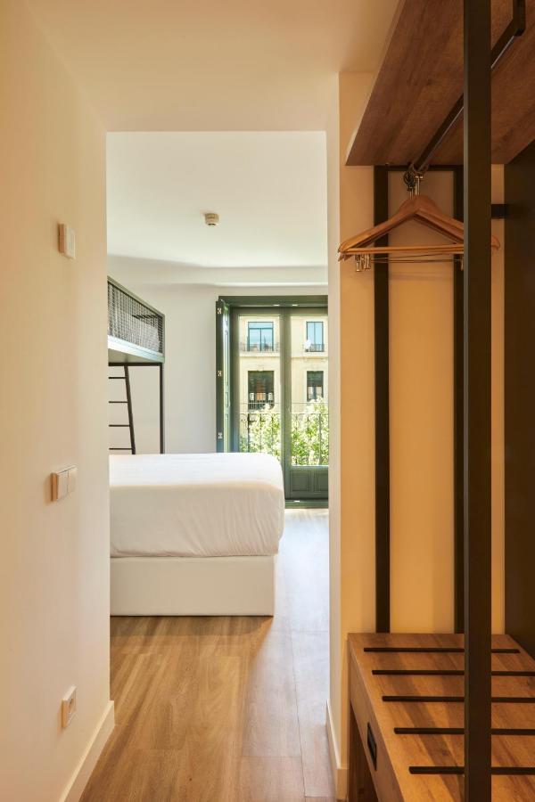 Latroupe Prado Hostel Madrid Exterior photo