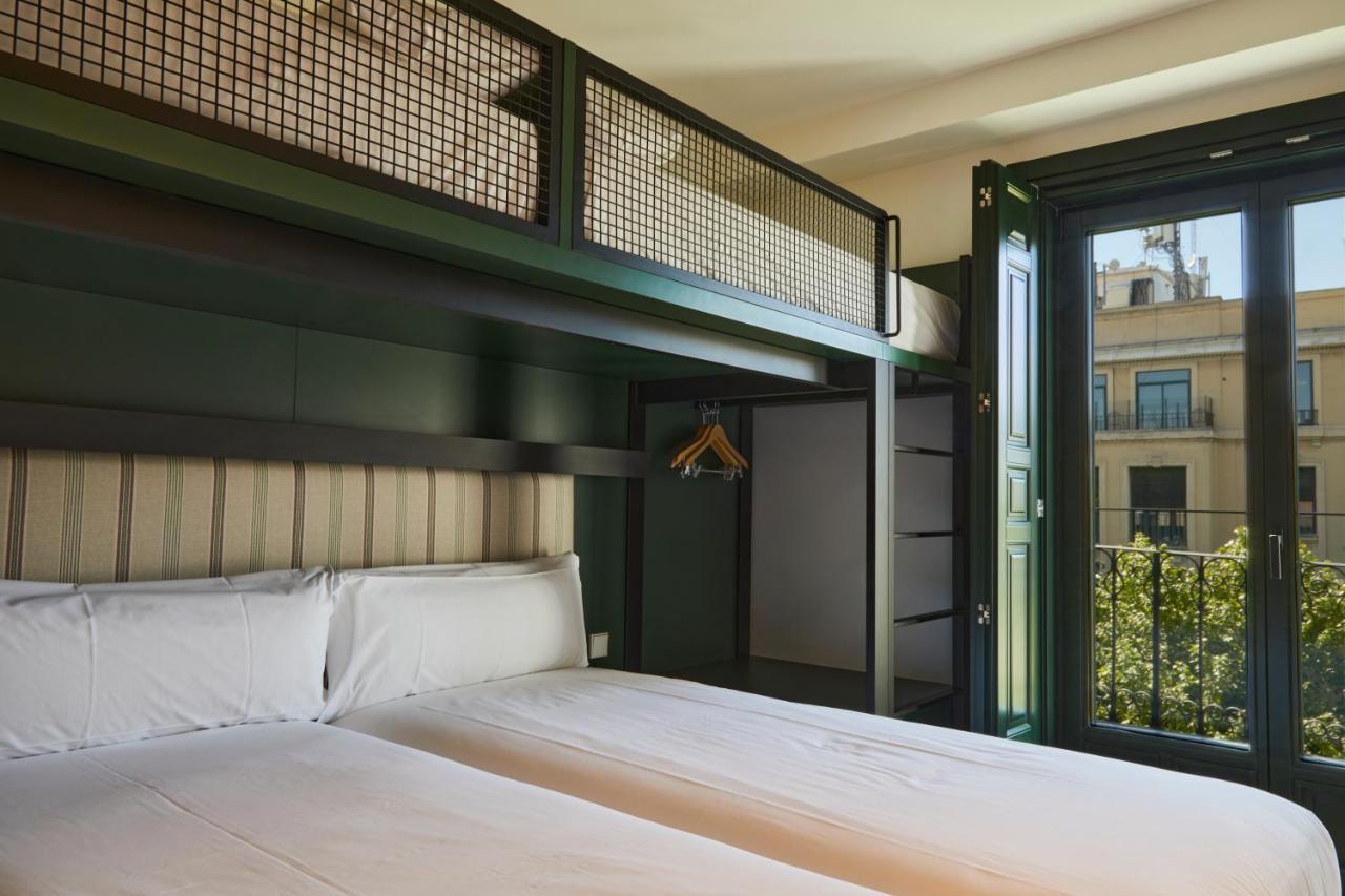 Latroupe Prado Hostel Madrid Exterior photo
