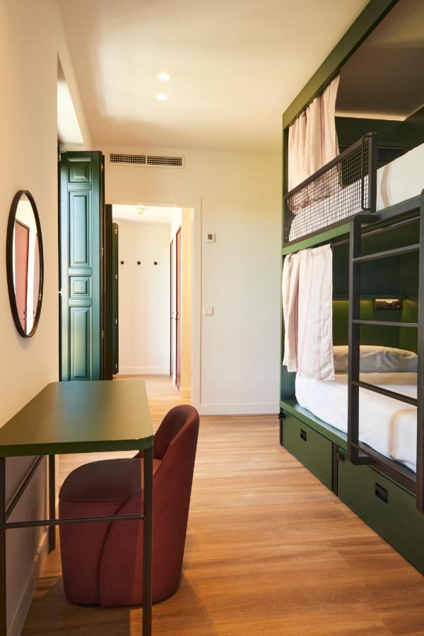 Latroupe Prado Hostel Madrid Exterior photo