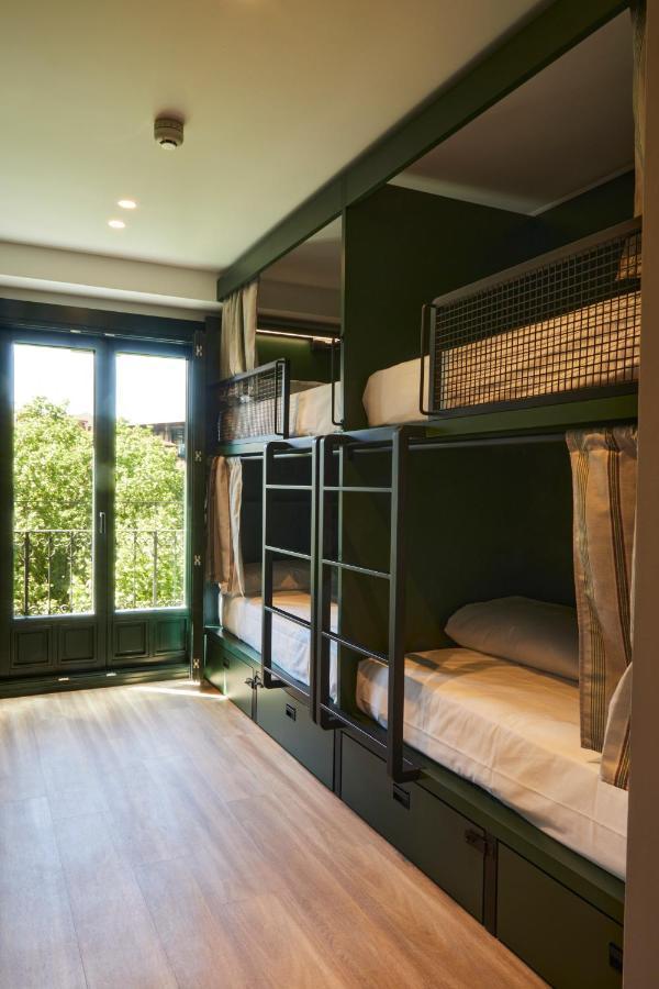 Latroupe Prado Hostel Madrid Exterior photo
