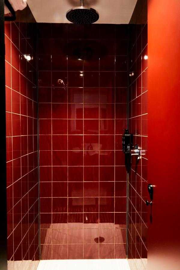 Latroupe Prado Hostel Madrid Exterior photo