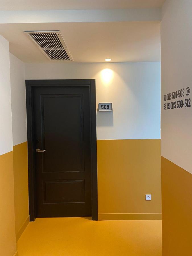 Latroupe Prado Hostel Madrid Exterior photo