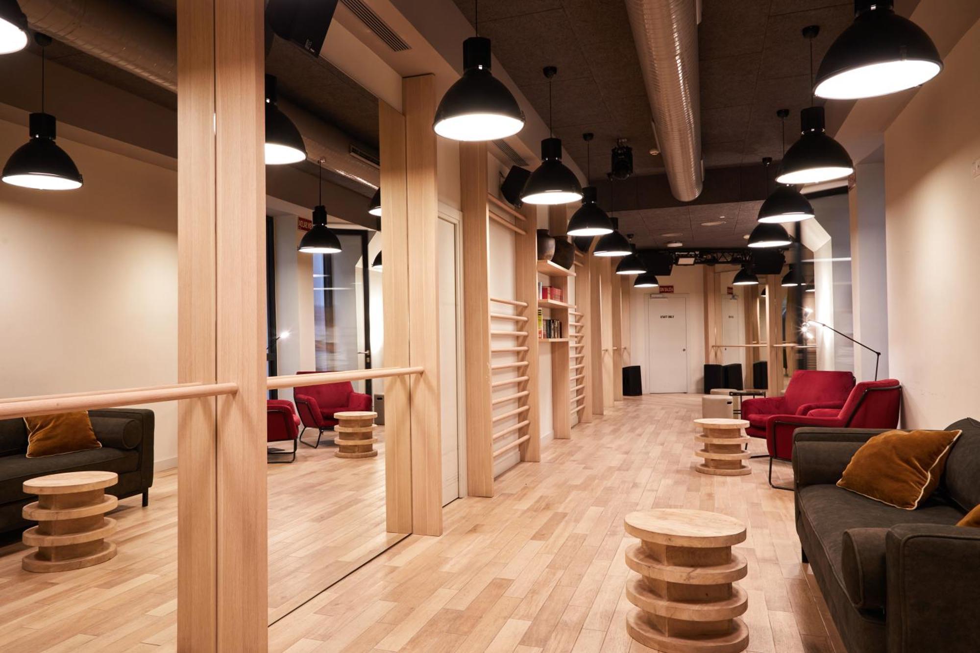 Latroupe Prado Hostel Madrid Exterior photo