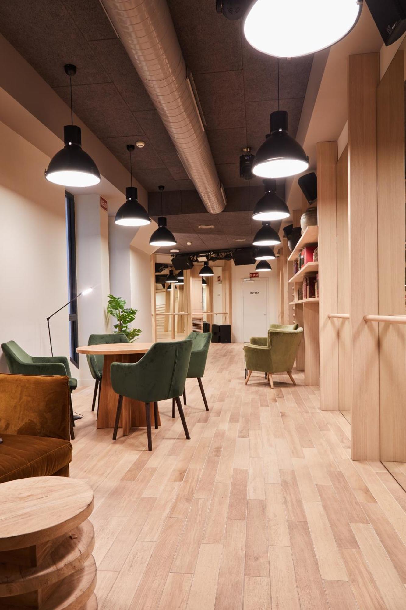 Latroupe Prado Hostel Madrid Exterior photo