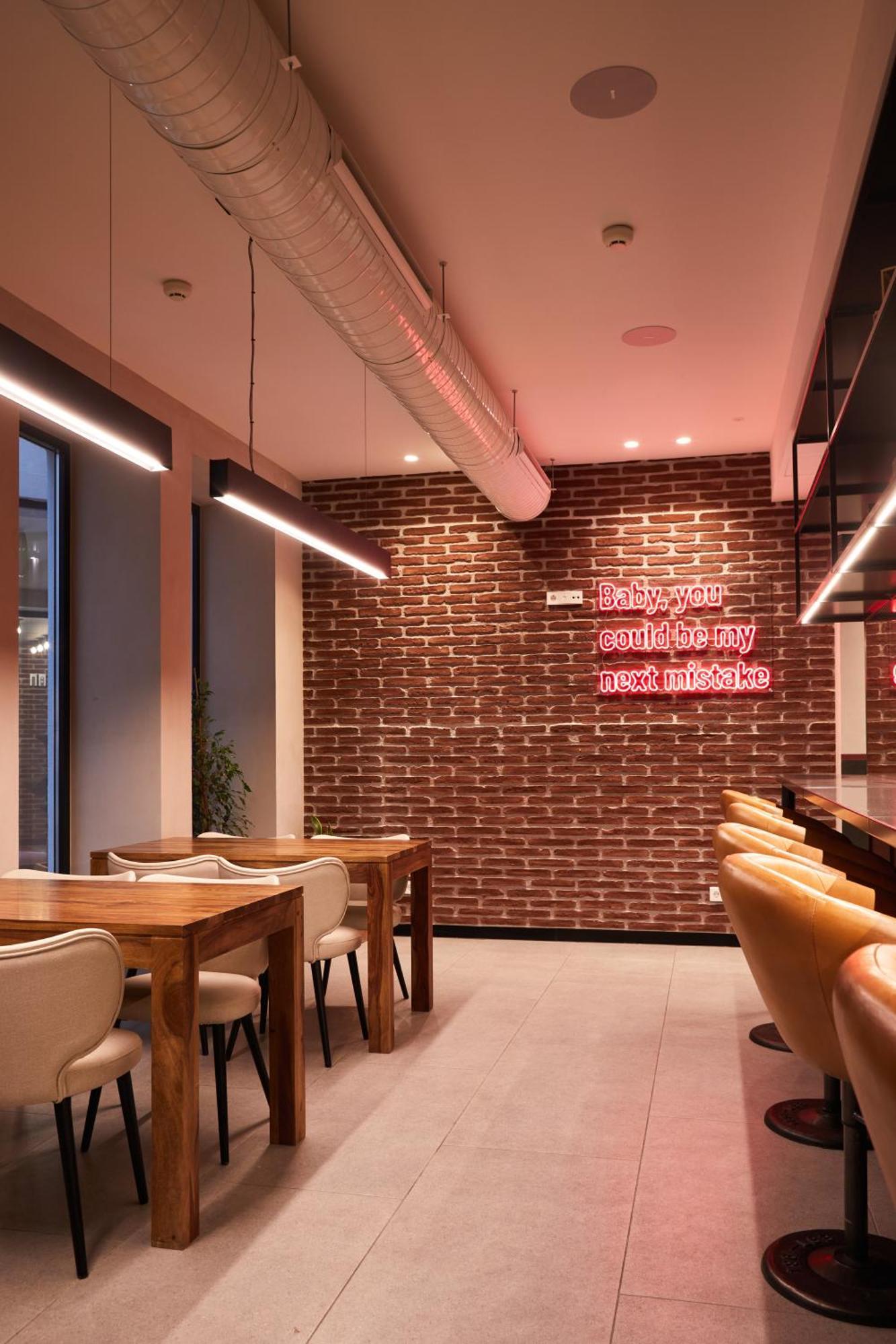 Latroupe Prado Hostel Madrid Exterior photo