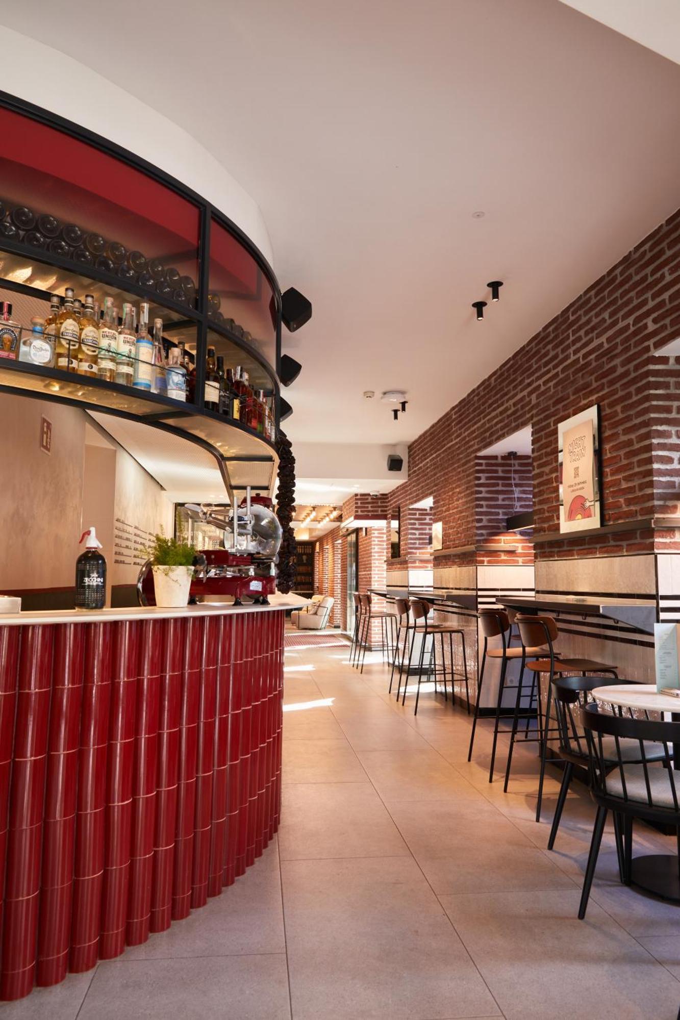 Latroupe Prado Hostel Madrid Exterior photo